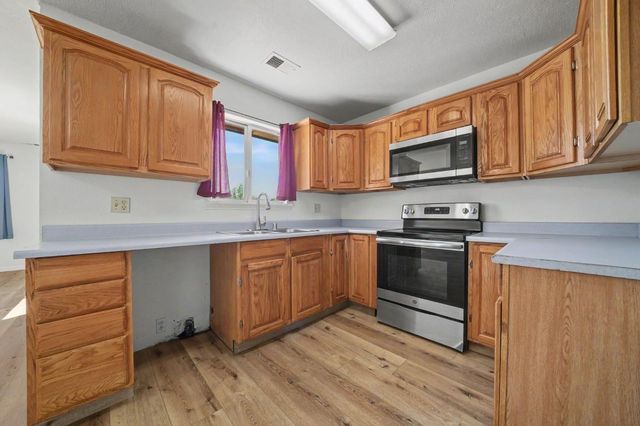 2611 Hartvickson Ln, Valley Springs, CA 95252