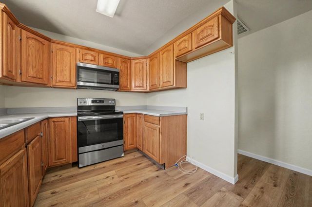 2611 Hartvickson Ln, Valley Springs, CA 95252