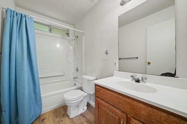 2611 Hartvickson Ln, Valley Springs, CA 95252