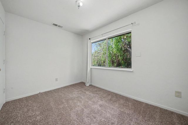 2611 Hartvickson Ln, Valley Springs, CA 95252
