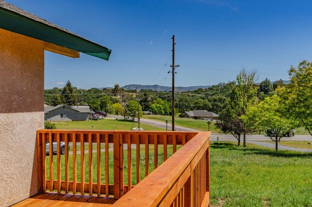 2611 Hartvickson Ln, Valley Springs, CA 95252
