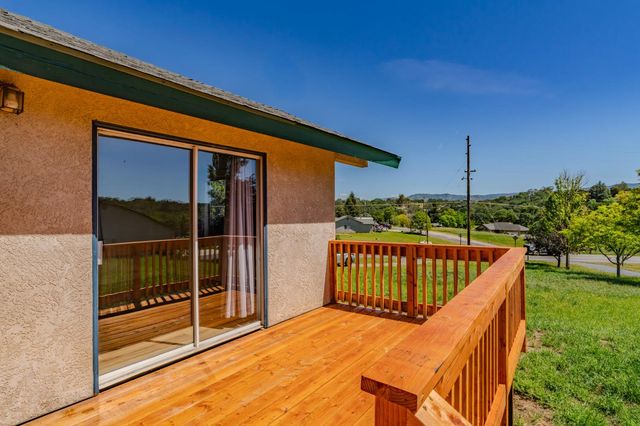 2611 Hartvickson Ln, Valley Springs, CA 95252