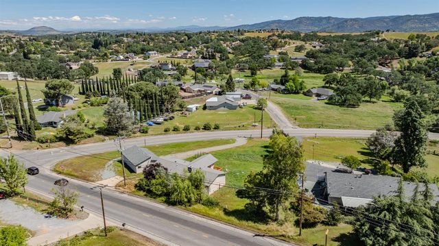 2611 Hartvickson Ln, Valley Springs, CA 95252