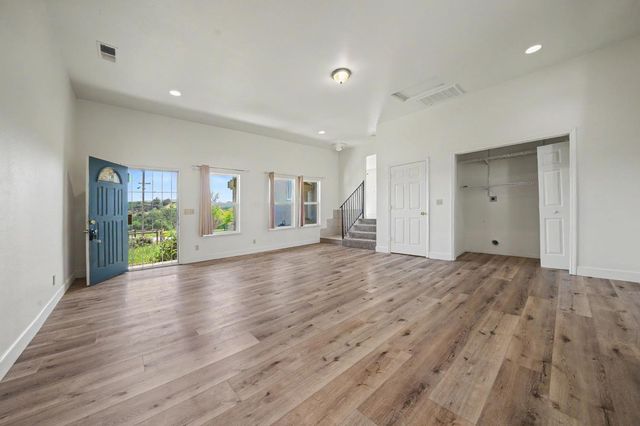 2611 Hartvickson Ln, Valley Springs, CA 95252