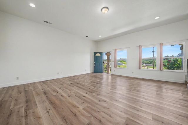 2611 Hartvickson Ln, Valley Springs, CA 95252