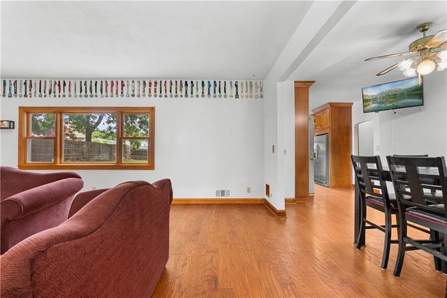 11219 Evans Street, Sugar Creek, MO 64054
