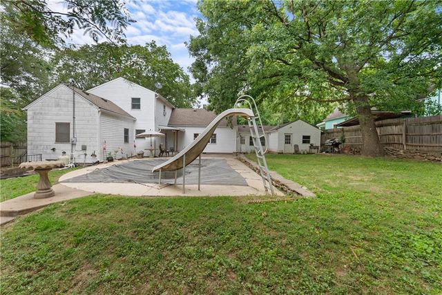 11219 Evans Street, Sugar Creek, MO 64054