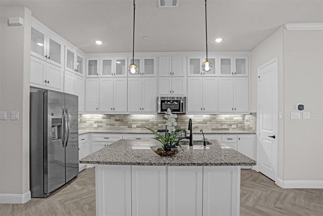 1914 Melinda Lane, Farmers Branch, TX 75234