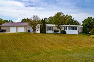 2752 W Mosherville Road, Jonesville, MI 49250