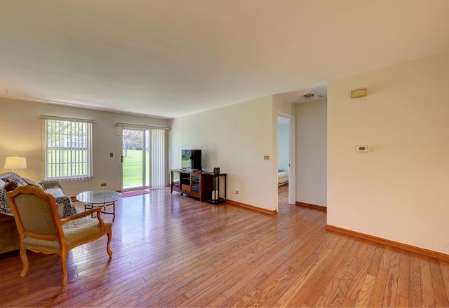 25 Coolidge Court A, Streamwood, IL 60107