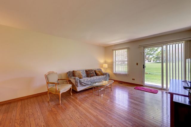 25 Coolidge Court A, Streamwood, IL 60107