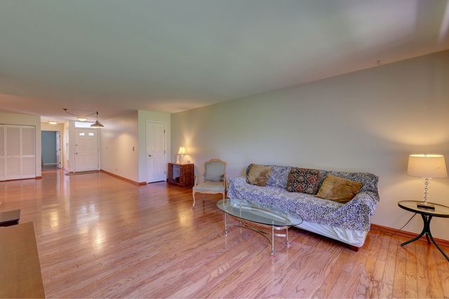25 Coolidge Court A, Streamwood, IL 60107