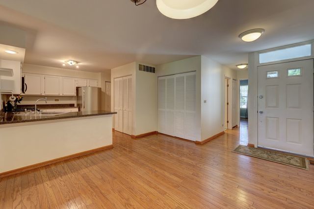 25 Coolidge Court A, Streamwood, IL 60107