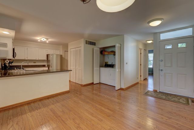 25 Coolidge Court A, Streamwood, IL 60107
