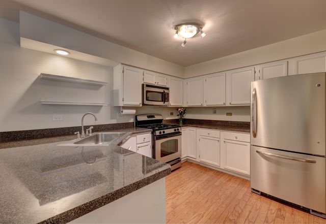 25 Coolidge Court A, Streamwood, IL 60107
