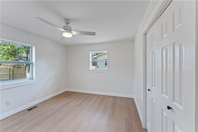 205 SE 12th Street, Bentonville, AR 72712