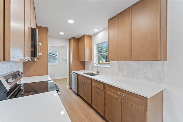 205 SE 12th Street, Bentonville, AR 72712