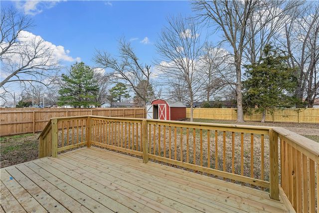 205 SE 12th Street, Bentonville, AR 72712