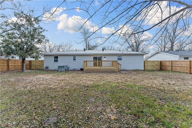 205 SE 12th Street, Bentonville, AR 72712