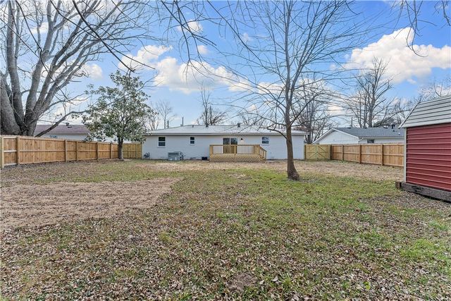 205 SE 12th Street, Bentonville, AR 72712