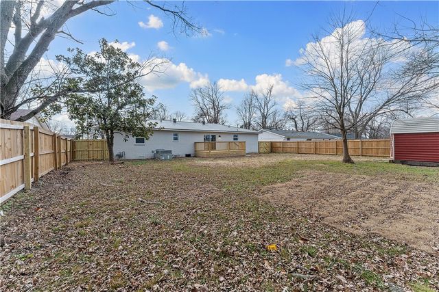 205 SE 12th Street, Bentonville, AR 72712