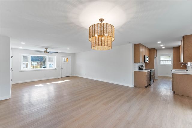 205 SE 12th Street, Bentonville, AR 72712