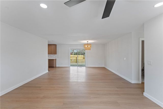 205 SE 12th Street, Bentonville, AR 72712