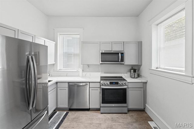 2203 W Main Street W, Belleville, IL 62226