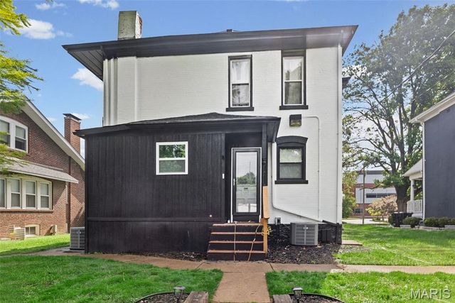 2203 W Main Street W, Belleville, IL 62226