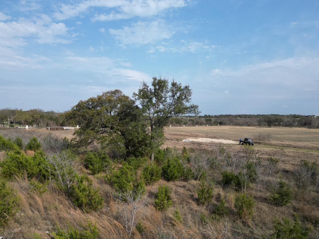 104 Scotty LN, Liberty Hill, TX 78642