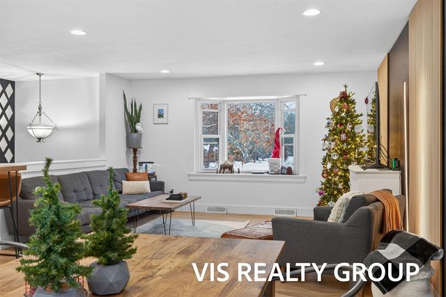 19210 Glendale Circle, Spring Lake, MI 49456