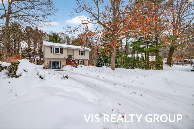 19210 Glendale Circle, Spring Lake, MI 49456
