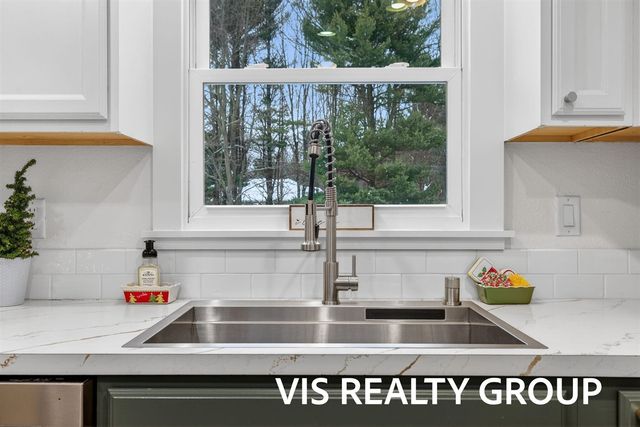 19210 Glendale Circle, Spring Lake, MI 49456