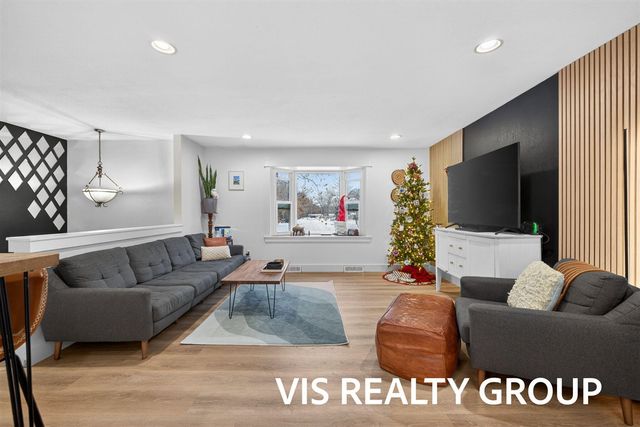 19210 Glendale Circle, Spring Lake, MI 49456