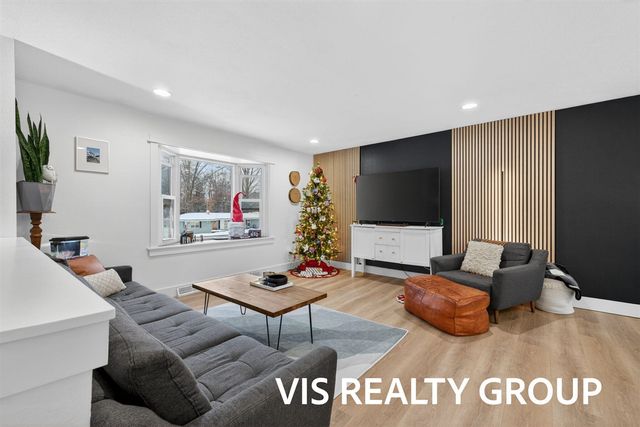 19210 Glendale Circle, Spring Lake, MI 49456