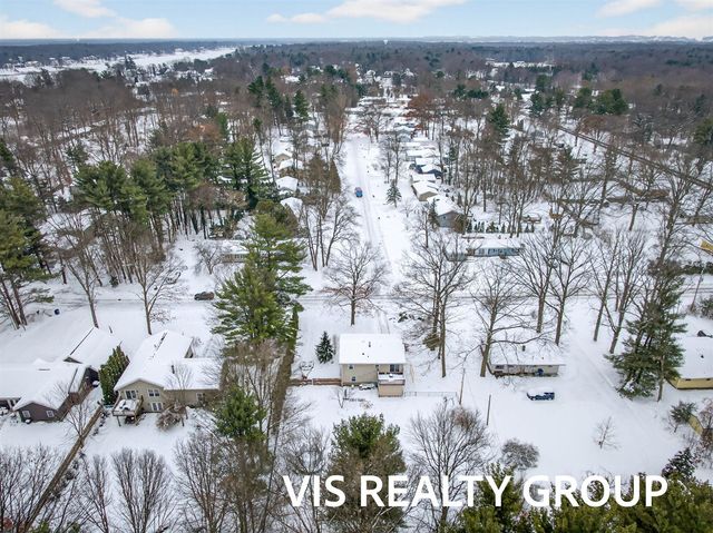 19210 Glendale Circle, Spring Lake, MI 49456