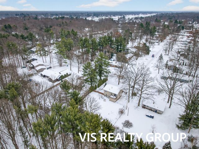 19210 Glendale Circle, Spring Lake, MI 49456