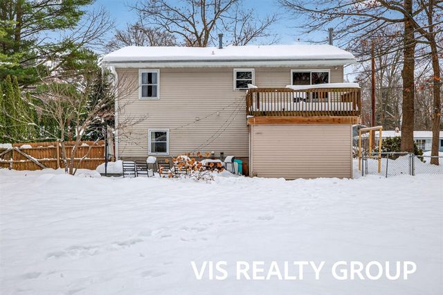 19210 Glendale Circle, Spring Lake, MI 49456