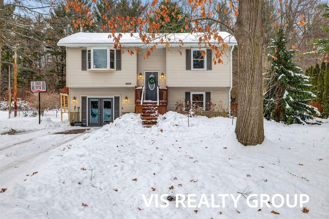 19210 Glendale Circle, Spring Lake, MI 49456