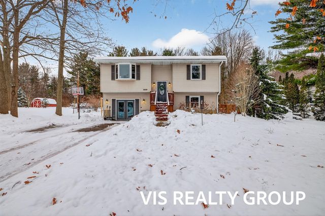 19210 Glendale Circle, Spring Lake, MI 49456