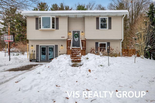 19210 Glendale Circle, Spring Lake, MI 49456