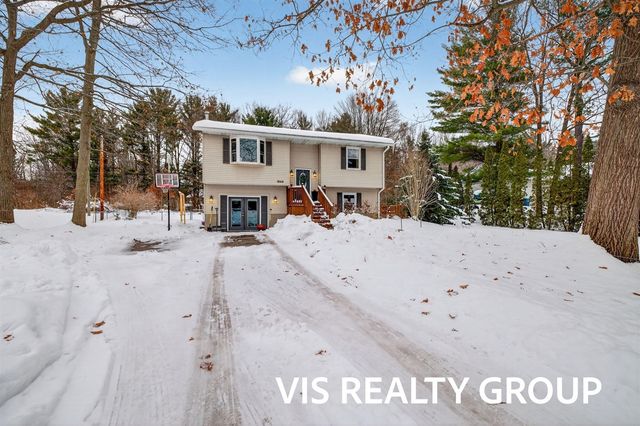 19210 Glendale Circle, Spring Lake, MI 49456