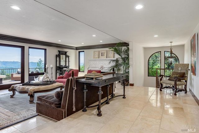 1315 Crestmont Dr, Angwin, CA 94508