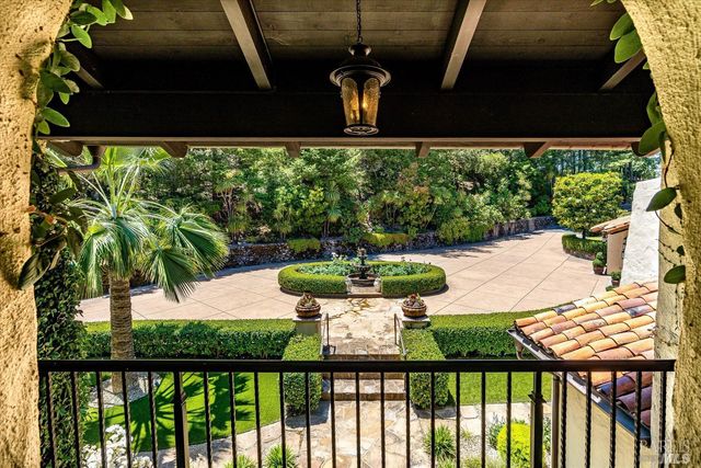 1315 Crestmont Dr, Angwin, CA 94508