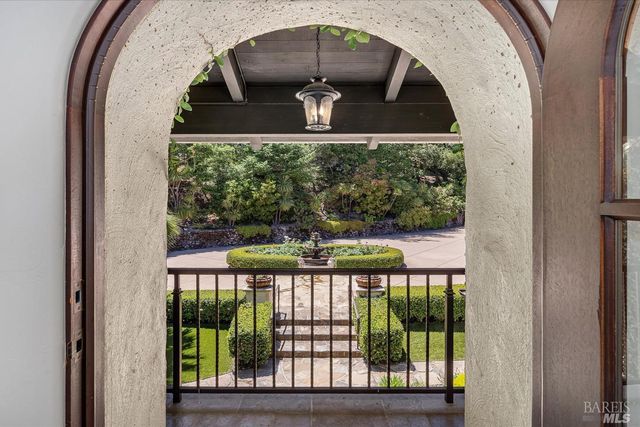 1315 Crestmont Dr, Angwin, CA 94508