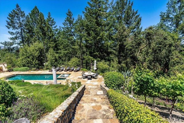 1315 Crestmont Dr, Angwin, CA 94508