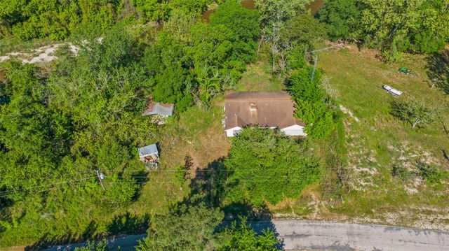 209 Fishermans Trail, Huntsville, TX 77320