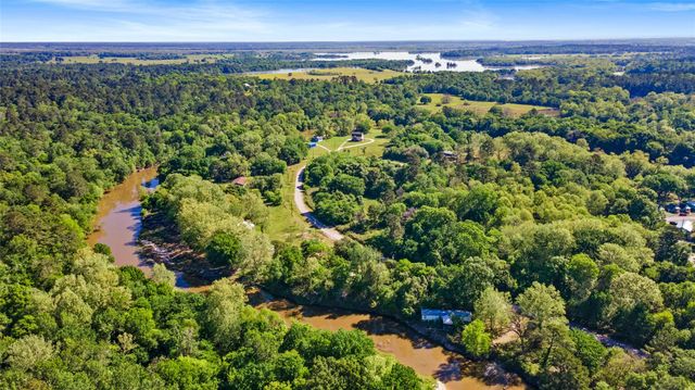209 Fishermans Trail, Huntsville, TX 77320