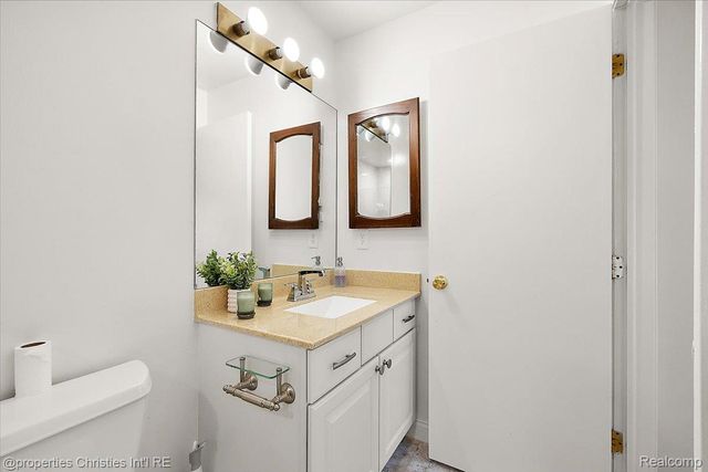 1830 Lone Pine Road, Bloomfield Hills, MI 48302