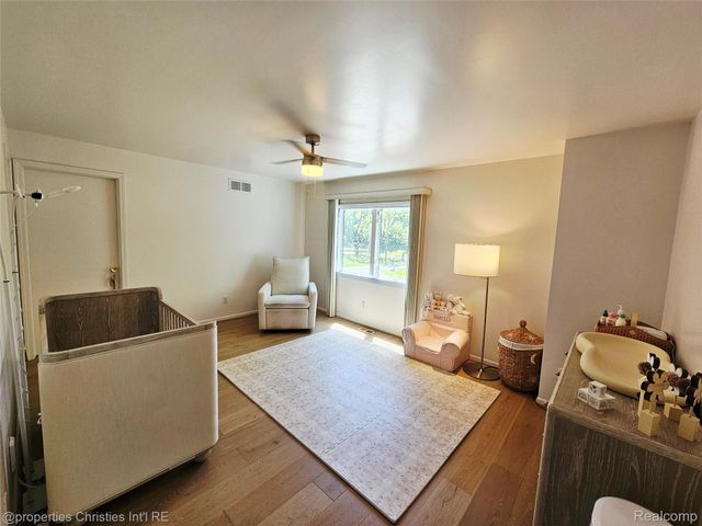1830 Lone Pine Road, Bloomfield Hills, MI 48302